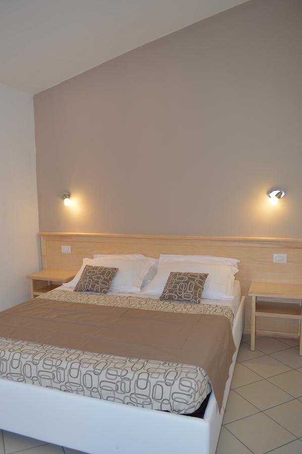 Guest Rooms Affittacamere San Teodoro  Ngoại thất bức ảnh