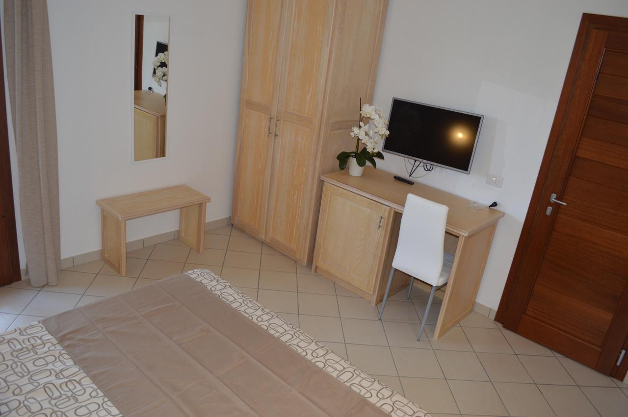 Guest Rooms Affittacamere San Teodoro  Ngoại thất bức ảnh