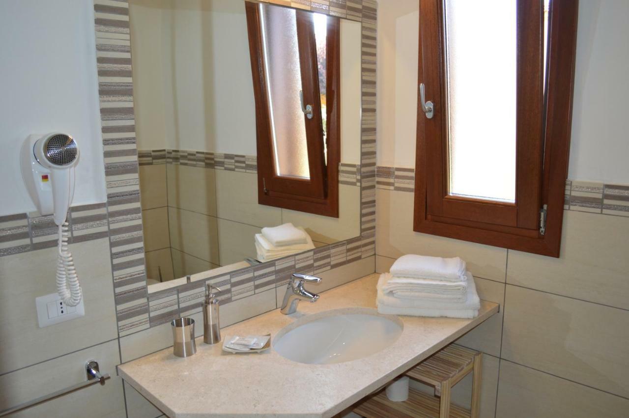 Guest Rooms Affittacamere San Teodoro  Ngoại thất bức ảnh